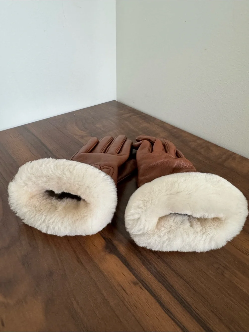 UGG Brown Leather Gloves With White Fur Wool Cashmere Blend Trim Size Small Chic